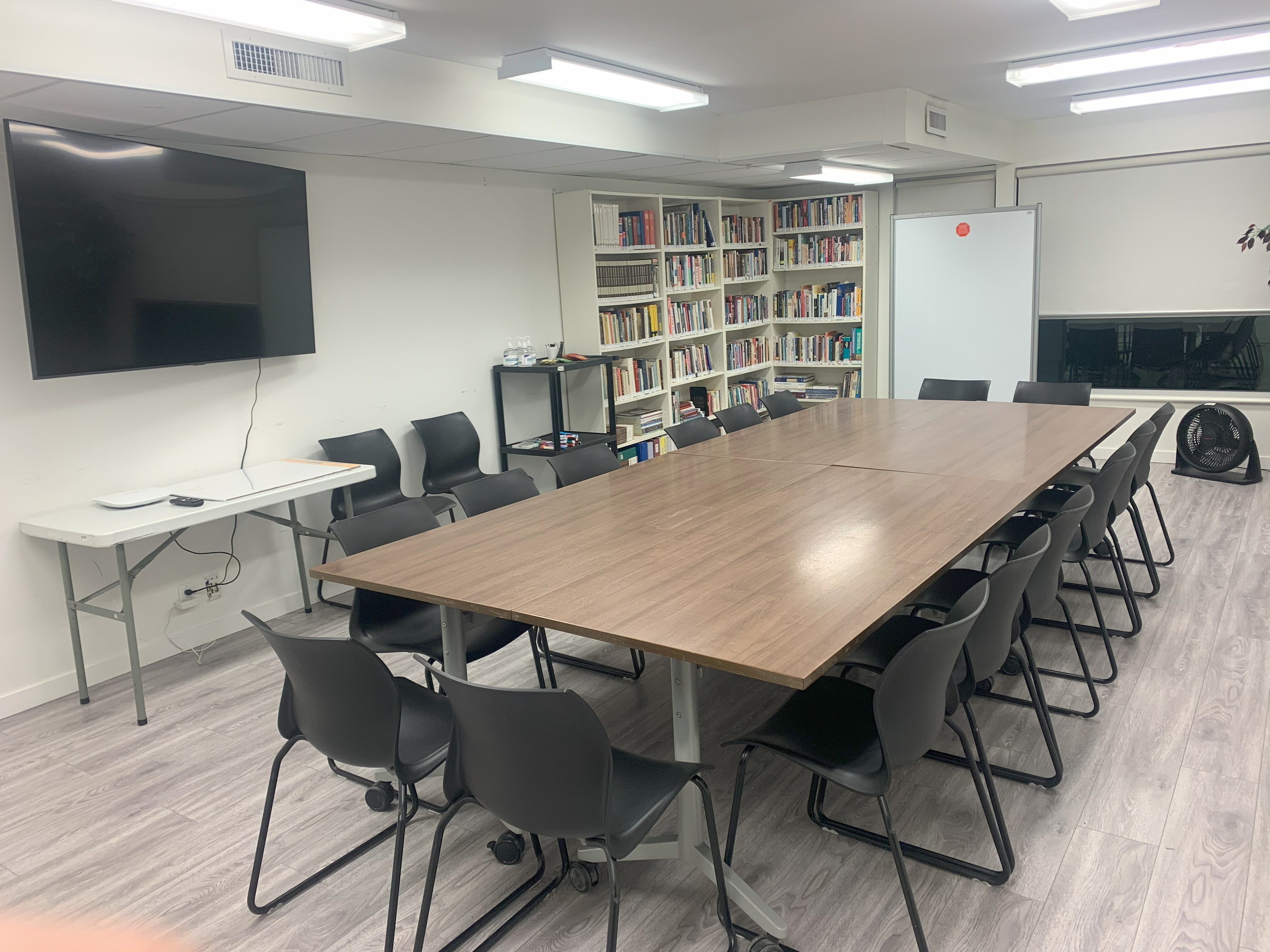 /img/meeting-room-3.jpeg
