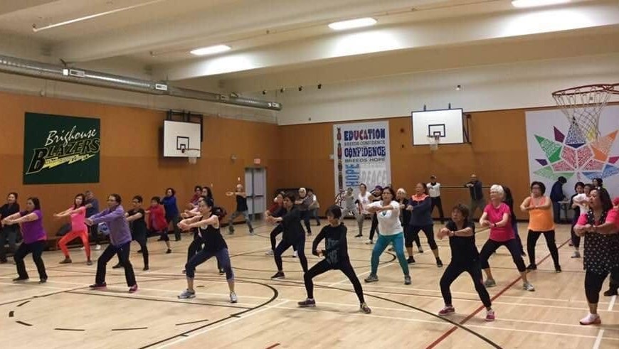/img/mhhs-seniors-program-zumba-pic2.png